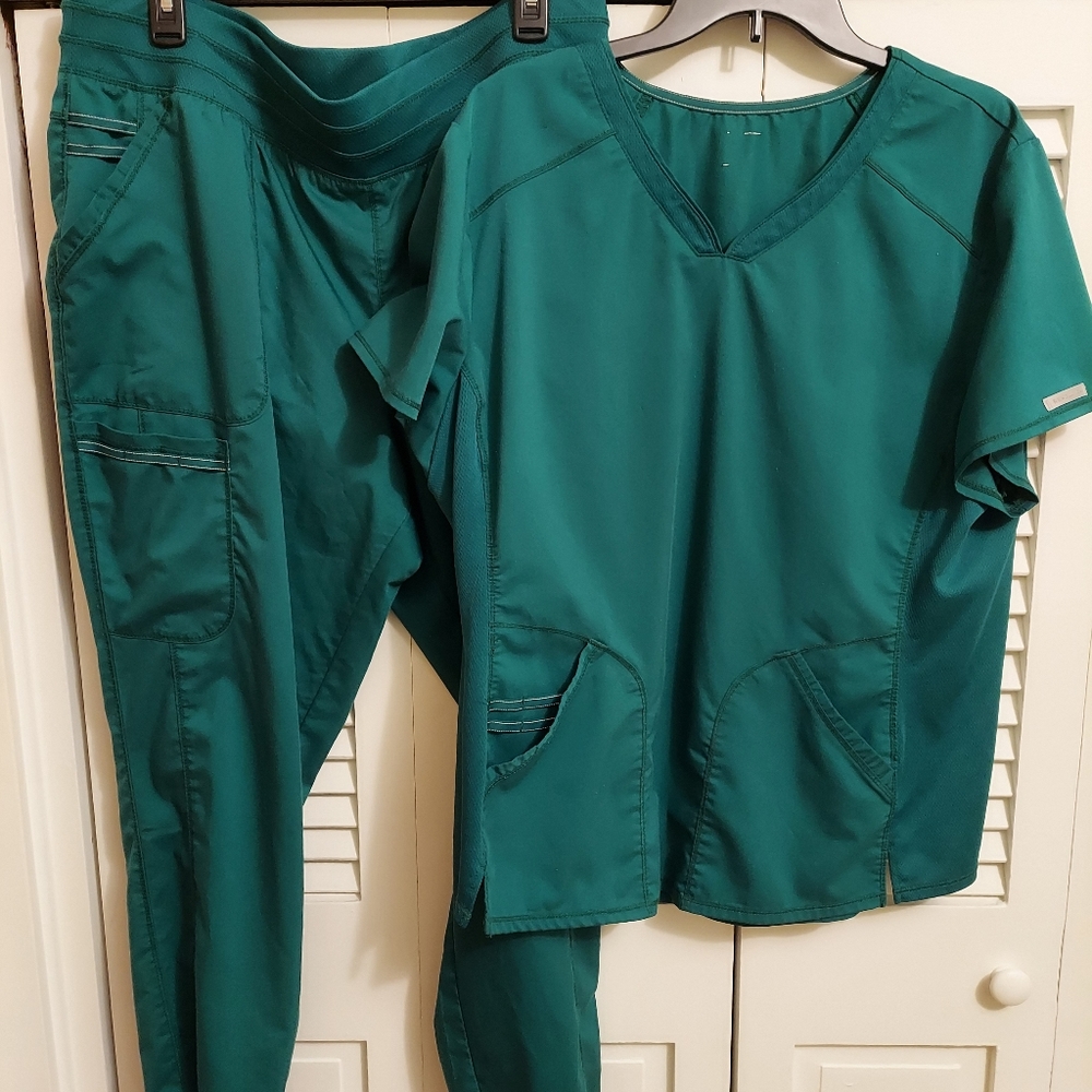 Cherokee Revolution scrubs hunter green womens